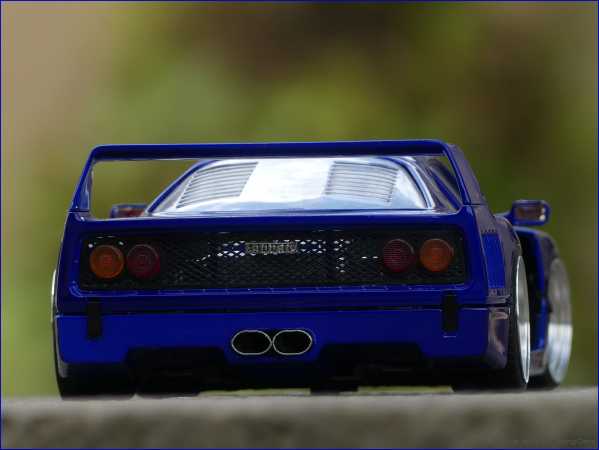 1:18 Ferrari F40 GTO + 3tlg.BBS Alu-Felgen + BBR Vitrine = UNIKAT